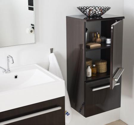 Słupek wiszący zwykle towarzyszy umywalce