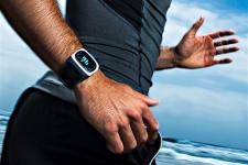 Noszenie pulsometrów Mio pomaga walczyć z chorobą Parkinsona.