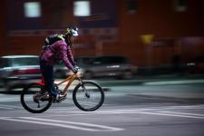 Masz mocną lampkę rowerową? Dowiedz się, jak ją ustawić