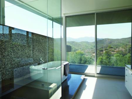 Idealnie gładka powierzchnia szkła CristalGuard zapewnia krystaliczną przejrzystość