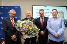 Aleksander Kwaśniewski z tytułem „Polityk społeczny 20-lecia Polski w UE” Uczelni Korczaka