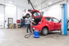 Zimowe porządki motoryzacyjne. Czy warto myć samochód na mrozie?