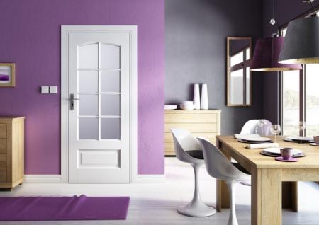 Nowoczesne wnętrze inspirowane fioletem, gdzie dopełnienie stanowią białe drzwi MODERN DUO  Fot. POL