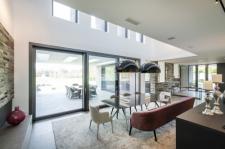 Wybieramy okna do domu w stylu tradycyjnym i nowoczesnym