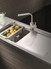 Piękno bez dekoracji. Nowa linia zlewozmywaków – Olynthos