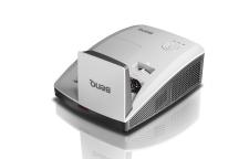 BenQ MX852UST i MW853UST – dwa nowe ultra krótkoogniskowe projektory z uchwytem w komplecie