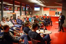 Ciekawość produktu i wspólne emocje. TIS Group prezentował instalatorom swoje kotły  C.O. na stadion