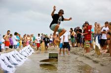 JASTARNIA, PLAŻA I SPEŁNIANIE MĘSKICH MARZEŃ AXE PODSUMOWUJE GORĄCĄ AKCJĘ