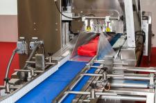 Wygodny transport materiałów za pomocą taśmy przenośnikowej