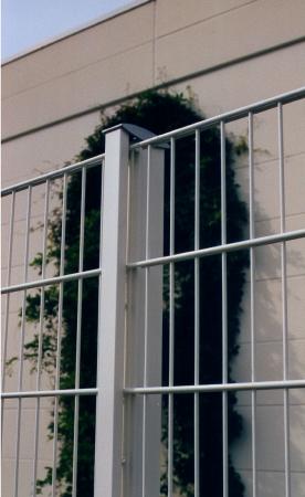 słupek systemu Legi R Fit R+K z listwą dociskową_fot. Legi Polska