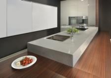 Surowość kontrolowana – blat Crystal Royal o żłobionej fakturze od TECHNISTONE