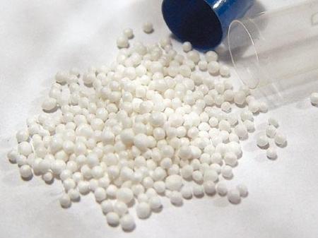 Wysypane lekarstwo z kapsułki