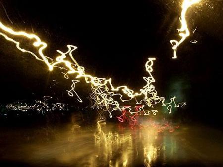 Nocne świetlne zygzaki