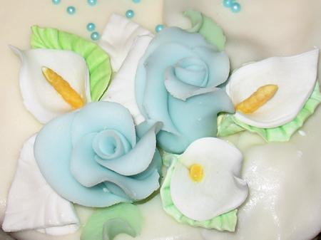 Różyczki - dekoracja tortu